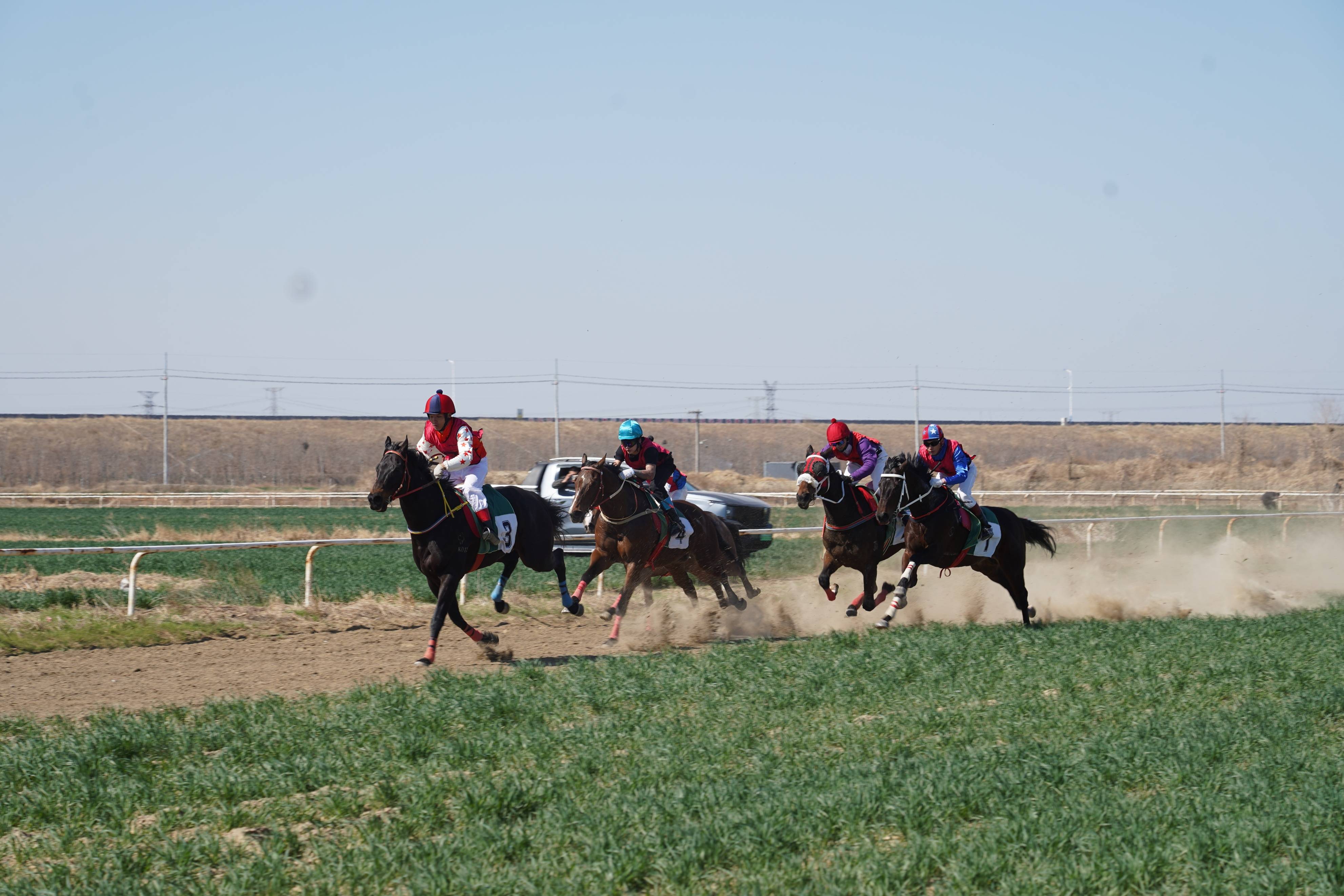 比赛中灵活变阵,助球队驰骋胜场 比赛中灵活变阵,助球队驰骋胜场