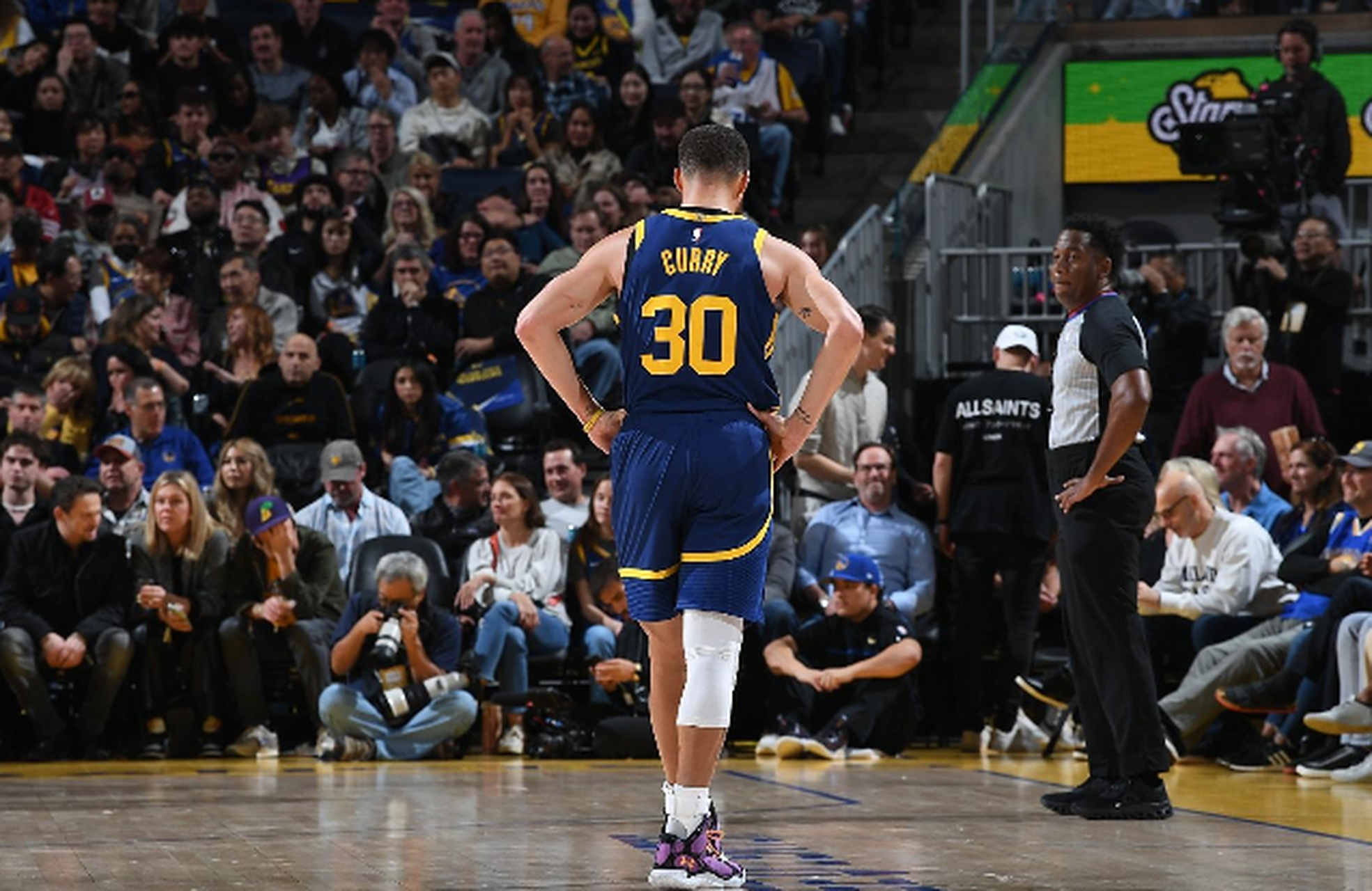 开云-勇士客场取胜，展现团队合作实力