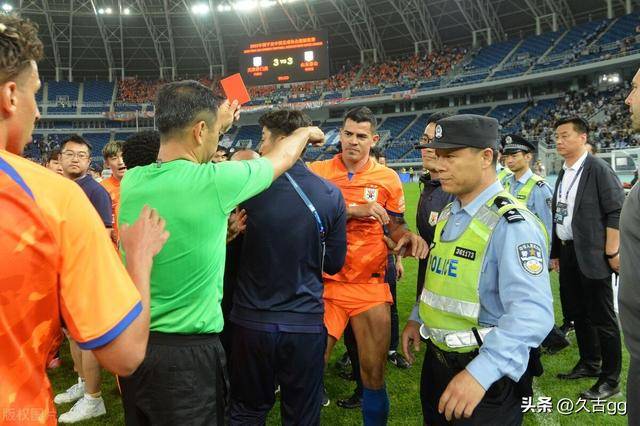 关于球员退场引发矛盾,俱乐部发表声明澄清的信息 关于球员退场引发矛盾,俱乐部发表声明澄清的信息