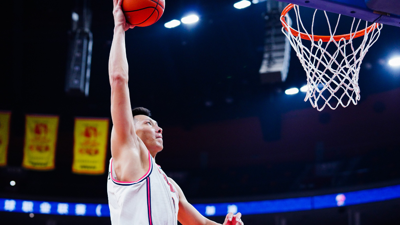 山西队鏖战篮网，易建联高光表现的简单介绍