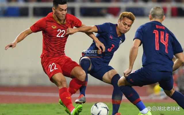 泰国队完胜印度队，黄鸭组合点燃赛场