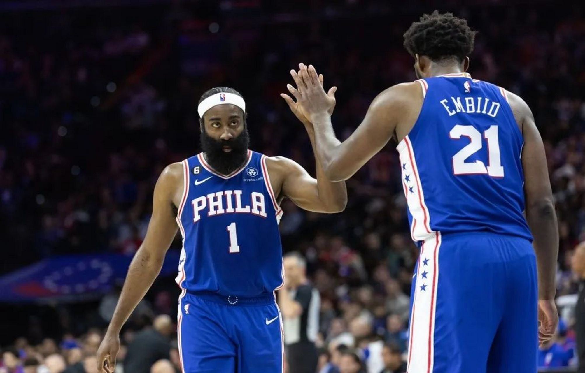 雄鹿翻盘76人，恩比德惊艳四座