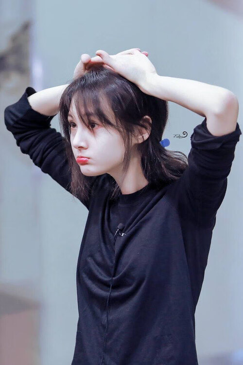 开云APP-哈利伯顿全面指挥官风采尽显，鹈鹕内外共振强势击退爵士