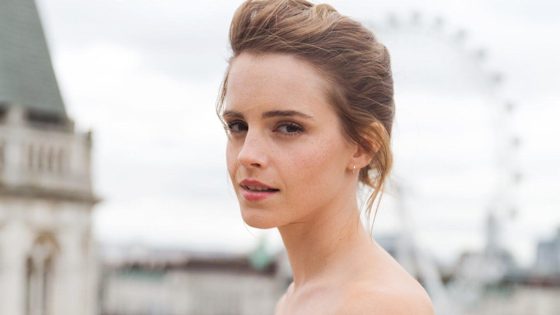 开云体育入口-绝杀与统治,夏日的双城记