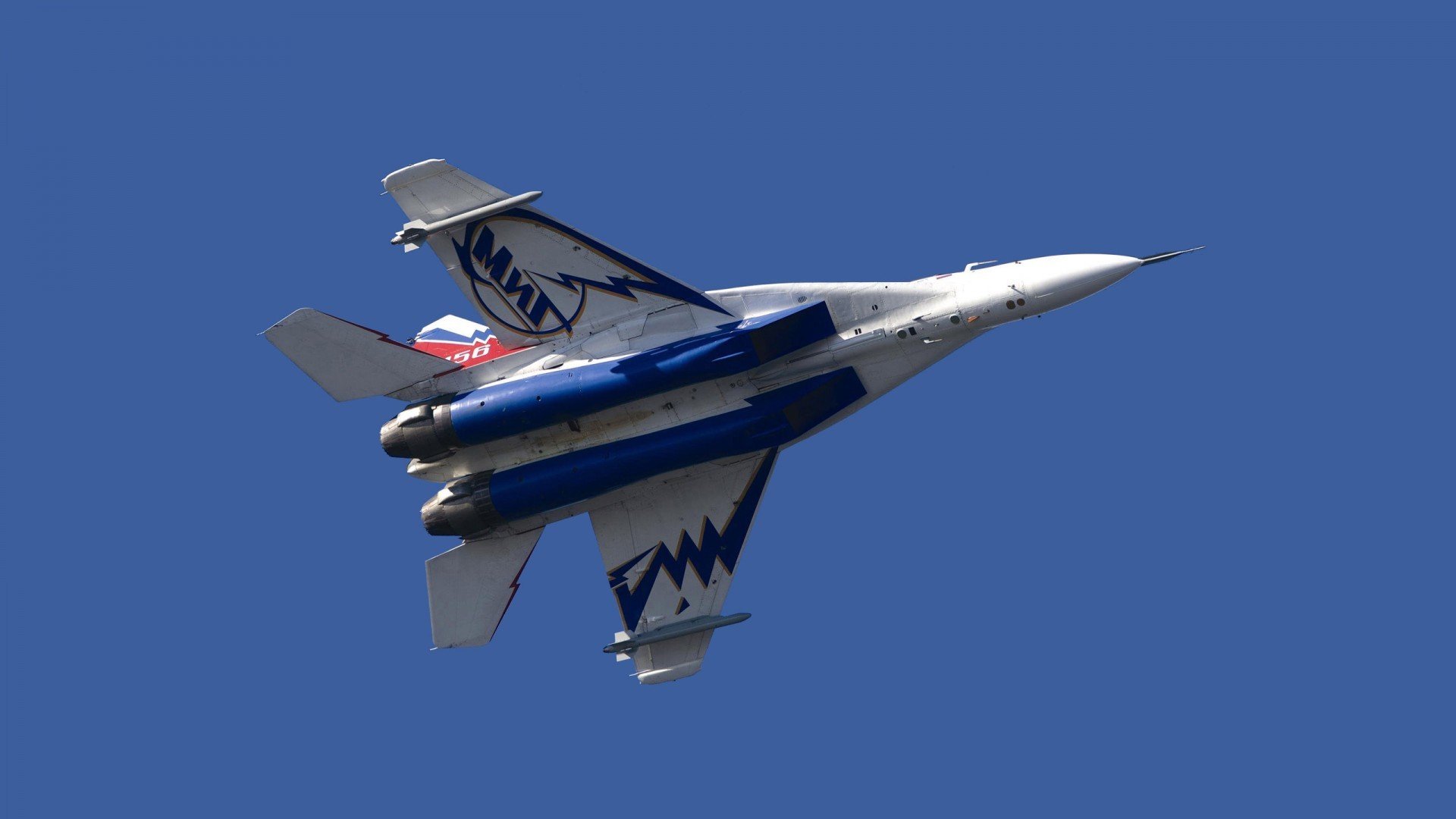 在时间的褶皱里,当突尼斯击碎历史之门与努涅斯推开命运之窗