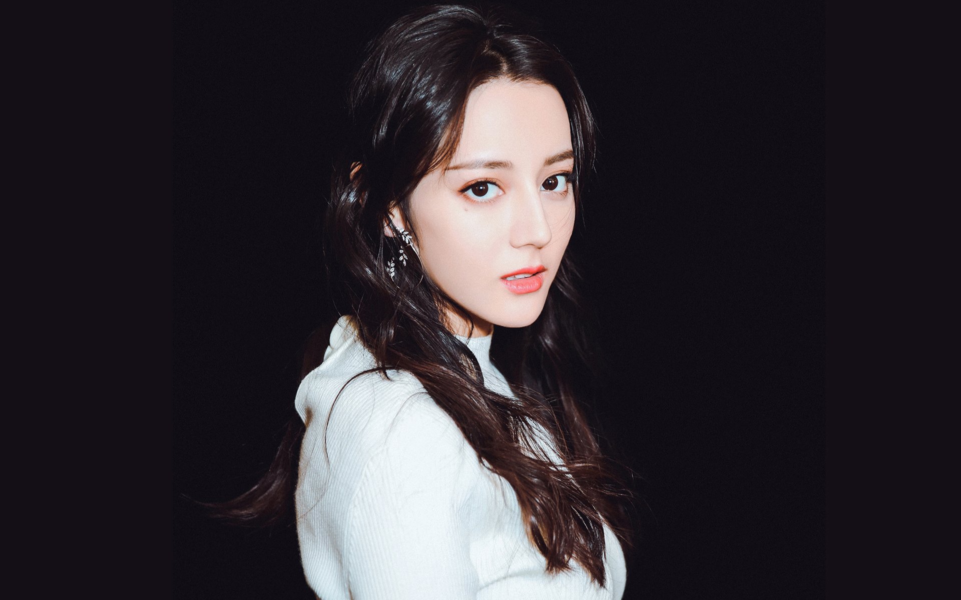 开云下载-街道之夜的交响乐，莫德里奇节奏与F1引擎的共鸣